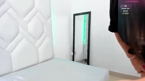 Snapshot of myinnocentwhore chatting on 09/25/25, 10:02 LINDA AND EMILIO online show from 09/25/25, 10:02