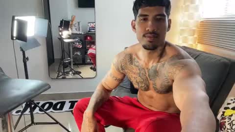 Myke esthetic online show from 11/30/25, 04:55