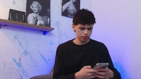 Snapshot of mykelcano chatting on 10/16/25, 07:42 Mykel online show from 10/16/25, 07:42