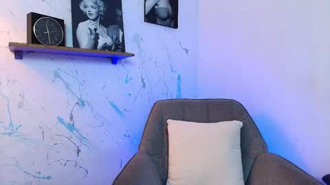 Snapshot of mykelcano chatting on 10/20/25, 06:03 Mykel online show from 10/20/25, 06:03