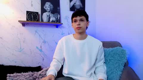 Snapshot of mykelcano chatting on 10/21/25, 03:02 Mykel online show from 10/21/25, 03:02