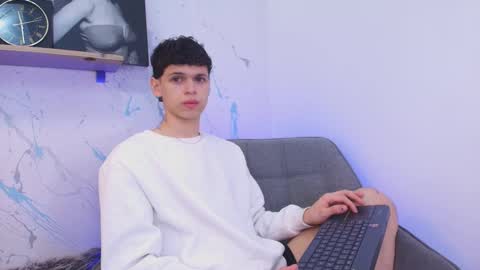 Snapshot of mykelcano chatting on 11/01/25, 02:41 Mykel online show from 11/01/25, 02:41