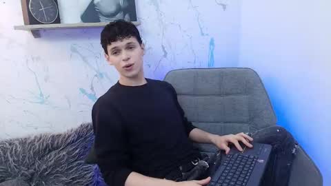 Snapshot of mykelcano chatting on 11/11/25, 03:01 Mykel online show from 11/11/25, 03:01