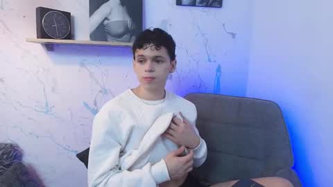 Snapshot of mykelcano chatting on 11/12/25, 02:17 Mykel online show from 11/12/25, 02:17