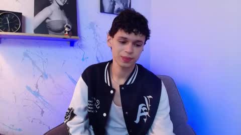 Snapshot of mykelcano chatting on 11/22/25, 02:38 Mykel online show from 11/22/25, 02:38