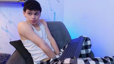 Snapshot of mykelcano chatting on 12/03/25, 03:10 Mykel online show from 12/03/25, 03:10