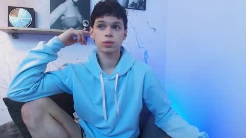 Snapshot of mykelcano chatting on 12/05/25, 02:14 Mykel online show from 12/05/25, 02:14