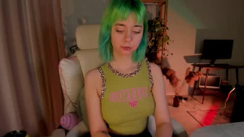 MylaFlores online show from 10/12/25, 03:38