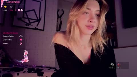 Snapshot of mynameisnikki_ chatting on 11/21/25, 06:23 mynameisnikki_ online show from 11/21/25, 06:23