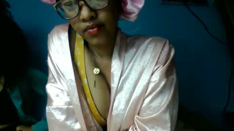 Snapshot of myriamee chatting on 06/08/26, 11:16 myriamee online show from 06/08/26, 11:16