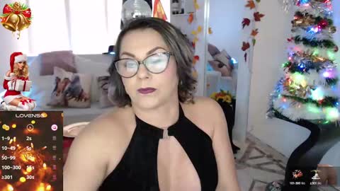 Snapshot of myrnasexxx chatting on 12/22/24, 10:25 Myrna Sessions online show from 12/22/24, 10:25