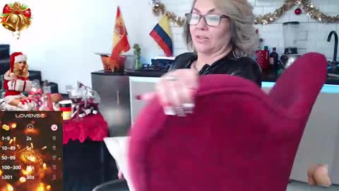Snapshot of myrnasexxx chatting on 12/29/24, 02:42 Myrna Sessions online show from 12/29/24, 02:42
