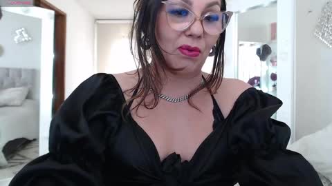 Snapshot of myrnasexxx chatting on 05/14/26, 04:25 Myrna Sessions online show from 05/14/26, 04:25