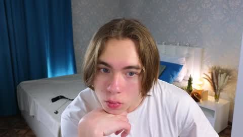 Snapshot of myshkek chatting on 01/05/25, 06:24 Mickey online show from 01/05/25, 06:24