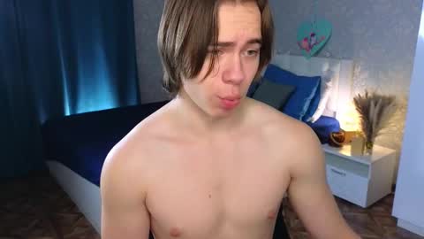 Snapshot of myshkek chatting on 02/21/25, 12:05 Mickey online show from 02/21/25, 12:05