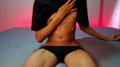 Snapshot of myskinny18 chatting on 05/11/26, 04:48 ThiagoFirst Time online show from 05/11/26, 04:48