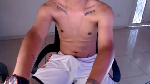 Snapshot of mysteryboy_thin16 chatting on 04/26/26, 10:40 mysteryboy_thin16 online show from 04/26/26, 10:40