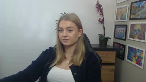 Erica online show from 09/27/25, 09:03