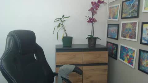 Erica online show from 04/23/26, 12:40