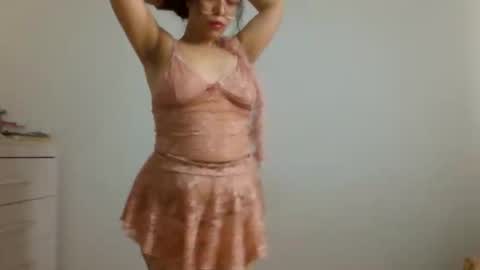 Mika online show from 11/04/25, 06:51