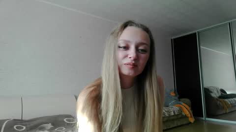 Snapshot of mysticglimmer chatting on 09/19/25, 10:27 Anika online show from 09/19/25, 10:27