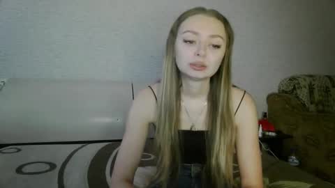 Snapshot of mysticglimmer chatting on 11/28/25, 10:18 Anika online show from 11/28/25, 10:18