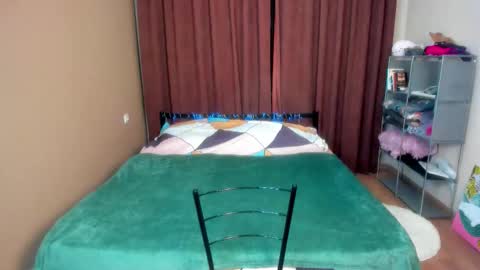 Snapshot of mystique_doll chatting on 12/19/25, 08:16 mystique_doll online show from 12/19/25, 08:16