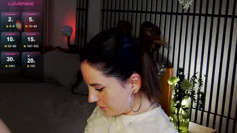 Snapshot of mystique_girl_ chatting on 05/21/26, 08:27 Angeline online show from 05/21/26, 08:27