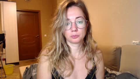 Snapshot of mystiquemaya chatting on 12/05/24, 03:37 Maya online show from 12/05/24, 03:37