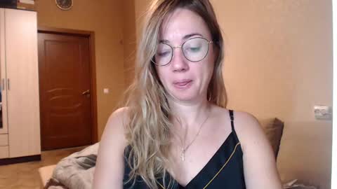 Snapshot of mystiquemaya chatting on 12/14/24, 04:01 Maya online show from 12/14/24, 04:01