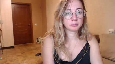 Snapshot of mystiquemaya chatting on 12/15/24, 01:00 Maya online show from 12/15/24, 01:00