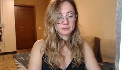 Snapshot of mystiquemaya chatting on 12/16/24, 04:34 Maya online show from 12/16/24, 04:34