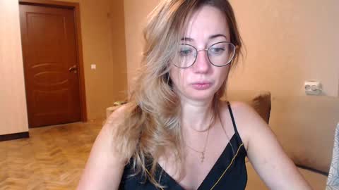 Snapshot of mystiquemaya chatting on 12/18/24, 06:46 Maya online show from 12/18/24, 06:46