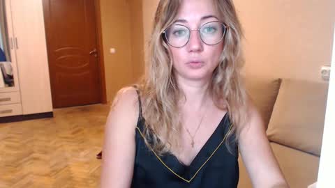 Snapshot of mystiquemaya chatting on 12/19/24, 05:18 Maya online show from 12/19/24, 05:18