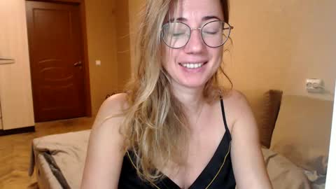 Snapshot of mystiquemaya chatting on 12/27/24, 03:42 Maya online show from 12/27/24, 03:42