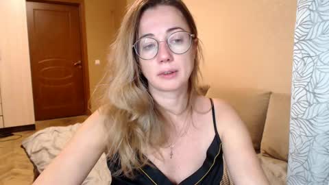 Snapshot of mystiquemaya chatting on 01/04/25, 07:23 Maya online show from 01/04/25, 07:23