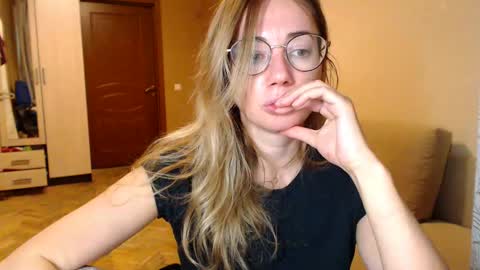 Snapshot of mystiquemaya chatting on 01/10/25, 07:11 Maya online show from 01/10/25, 07:11