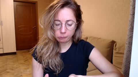 Snapshot of mystiquemaya chatting on 01/19/25, 11:45 Maya online show from 01/19/25, 11:45