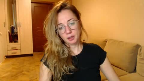 Snapshot of mystiquemaya chatting on 01/19/25, 02:49 Maya online show from 01/19/25, 02:49