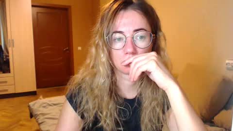 Snapshot of mystiquemaya chatting on 01/28/25, 03:36 Maya online show from 01/28/25, 03:36