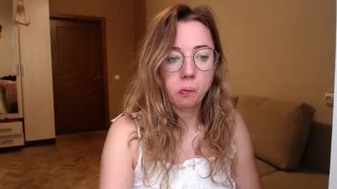 Snapshot of mystiquemaya chatting on 03/08/25, 12:41 Maya online show from 03/08/25, 12:41