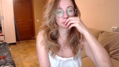 Snapshot of mystiquemaya chatting on 03/12/25, 07:17 Maya online show from 03/12/25, 07:17