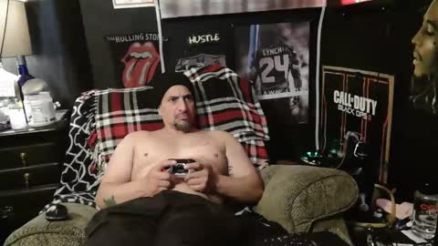 Snapshot of n3v3rpanic1 chatting on 12/17/24, 09:27 SnackPants online show from 12/17/24, 09:27