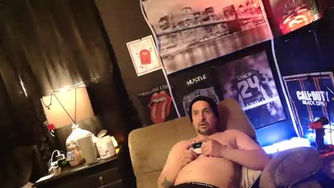 Snapshot of n3v3rpanic1 chatting on 12/25/24, 09:02 SnackPants online show from 12/25/24, 09:02