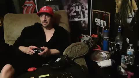 Snapshot of n3v3rpanic1 chatting on 12/28/24, 08:37 SnackPants online show from 12/28/24, 08:37