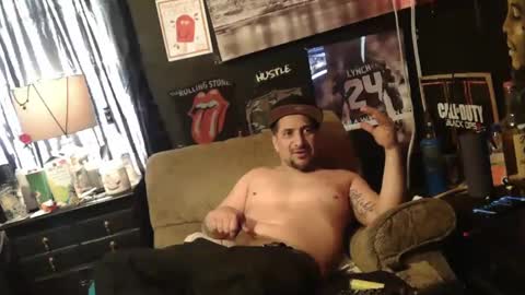 Snapshot of n3v3rpanic1 chatting on 01/05/25, 08:42 SnackPants online show from 01/05/25, 08:42