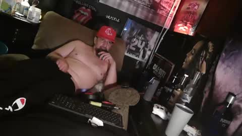 Snapshot of n3v3rpanic1 chatting on 01/06/25, 10:35 SnackPants online show from 01/06/25, 10:35