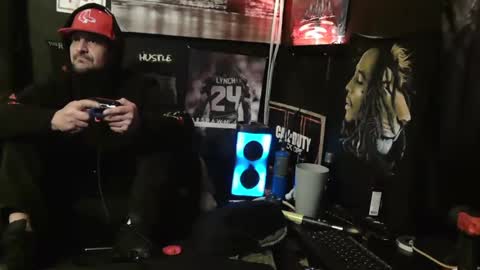 Snapshot of n3v3rpanic1 chatting on 01/11/25, 06:35 SnackPants online show from 01/11/25, 06:35