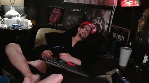 Snapshot of n3v3rpanic1 chatting on 01/11/25, 10:19 SnackPants online show from 01/11/25, 10:19