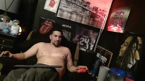 Snapshot of n3v3rpanic1 chatting on 01/12/25, 08:04 SnackPants online show from 01/12/25, 08:04